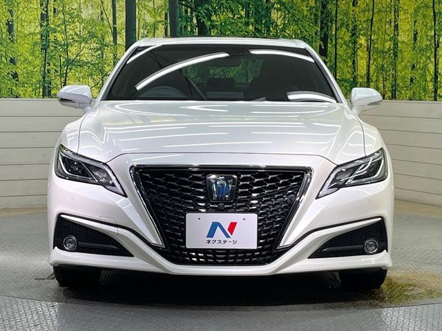CROWN sedan hybrid
