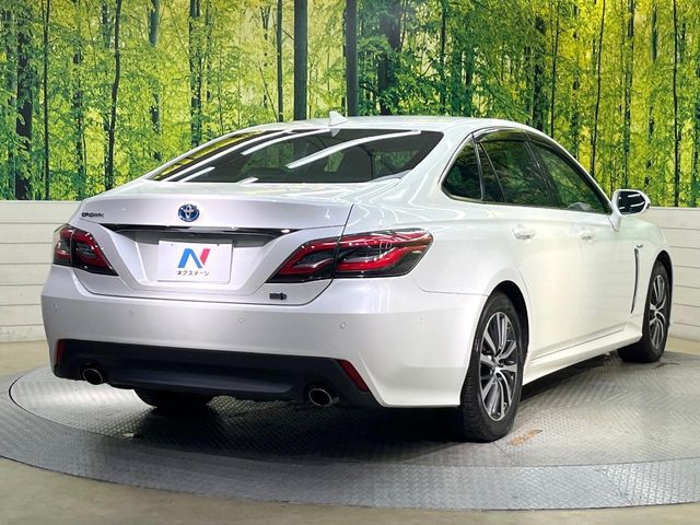 CROWN sedan hybrid