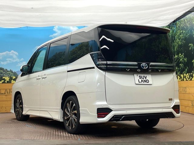 VOXY HYBRID