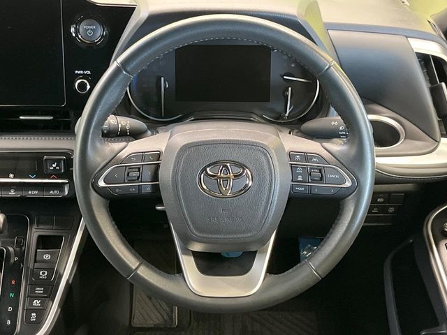 VOXY HYBRID