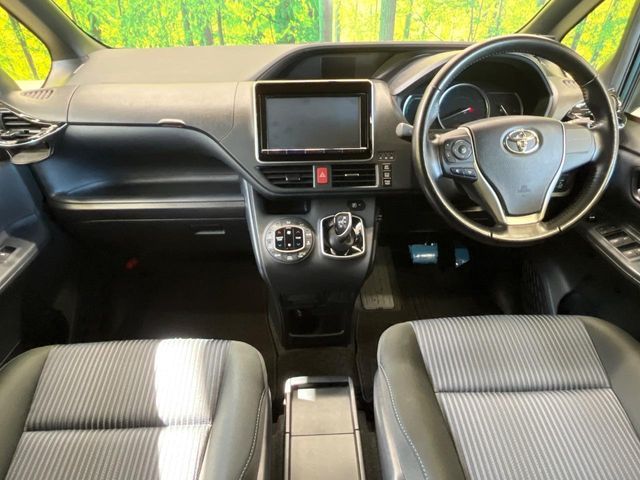 VOXY HYBRID