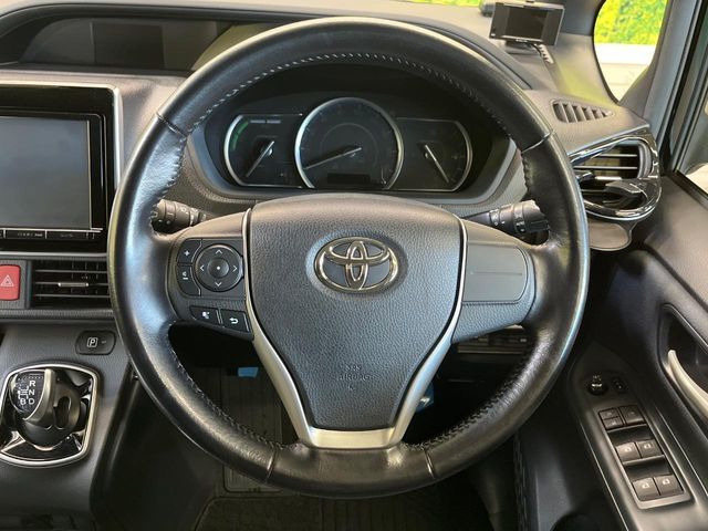 VOXY HYBRID