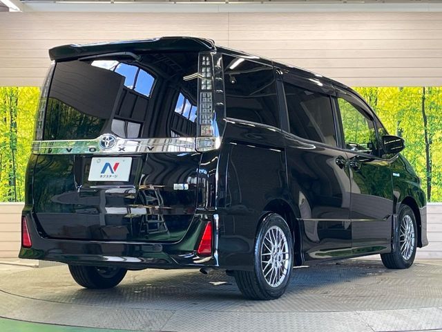 VOXY HYBRID