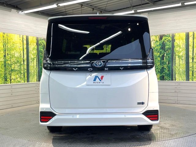 VOXY HYBRID