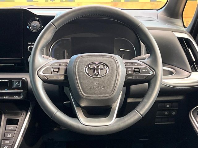 VOXY HYBRID