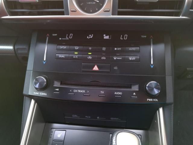 LEXUS IS300h