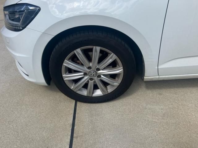 VOLKSWAGEN GOLF TOURAN