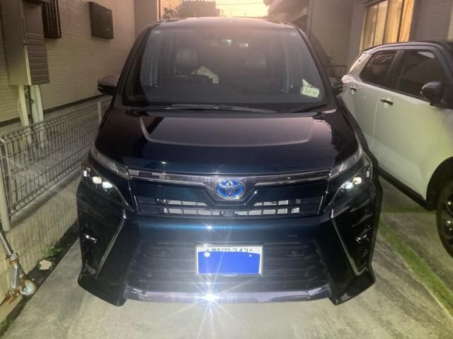 VOXY HYBRID