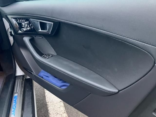 JAGUAR  F type