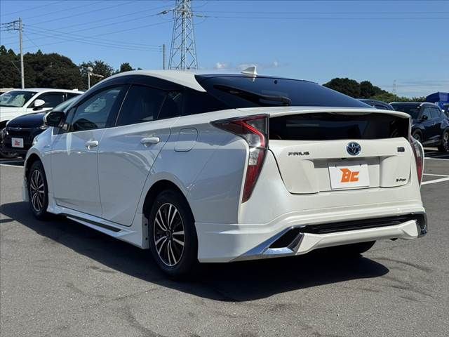 PRIUS 4WD