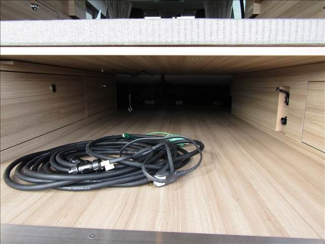 CARAVAN van 2WD
