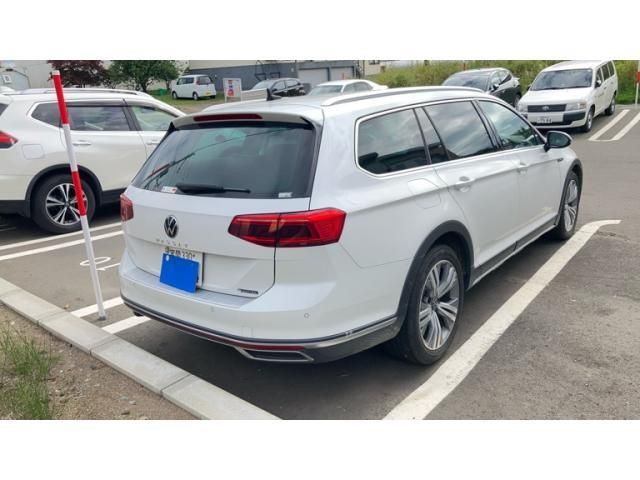 VOLKSWAGEN PASSAT Alltrack
