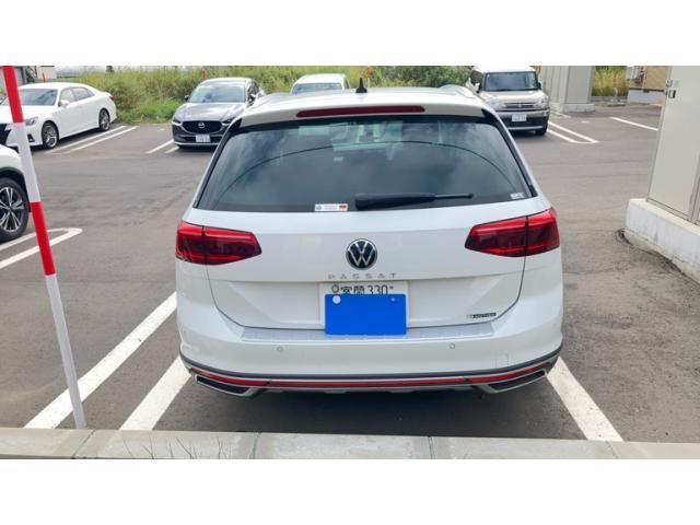 VOLKSWAGEN PASSAT Alltrack