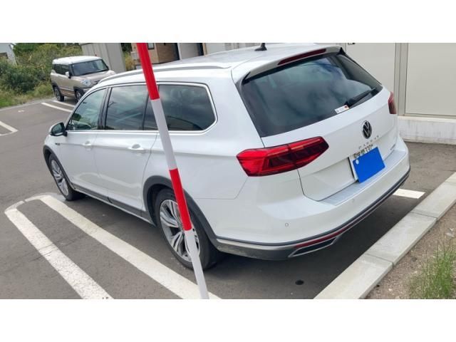 VOLKSWAGEN PASSAT Alltrack