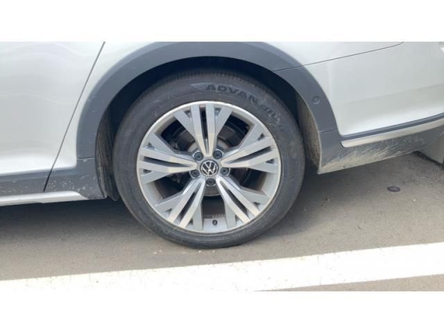 VOLKSWAGEN PASSAT Alltrack