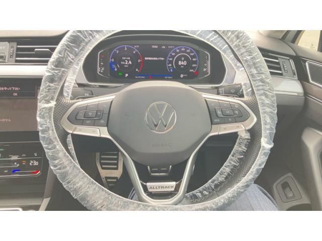 VOLKSWAGEN PASSAT Alltrack