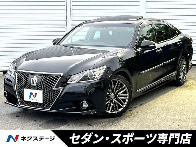 CROWN sedan