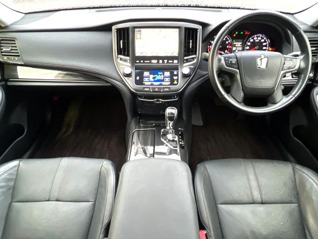CROWN sedan