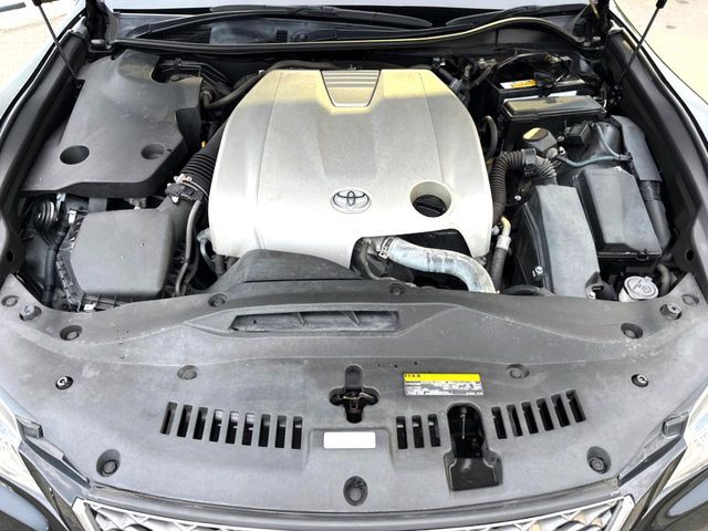 CROWN sedan