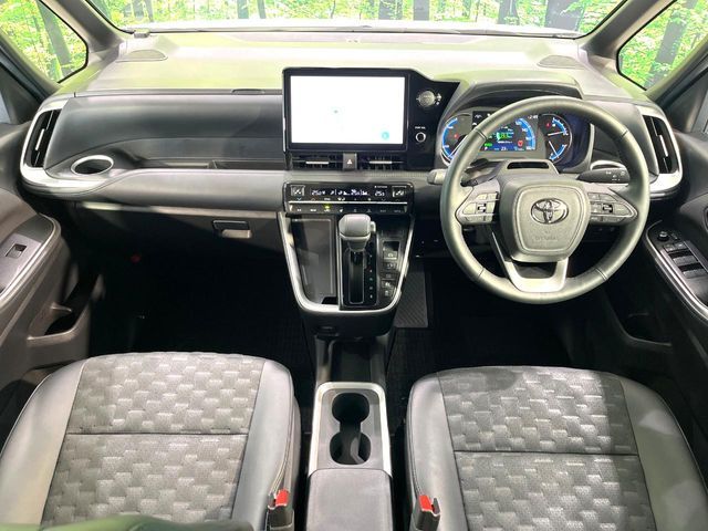 VOXY HYBRID
