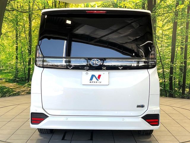 VOXY HYBRID