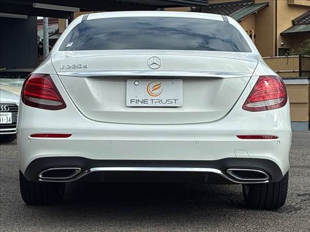 MERCEDES BENZ E class sedan