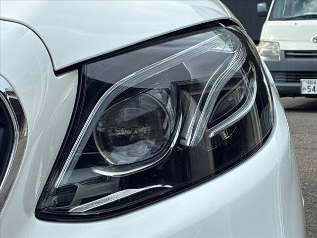 MERCEDES BENZ E class sedan