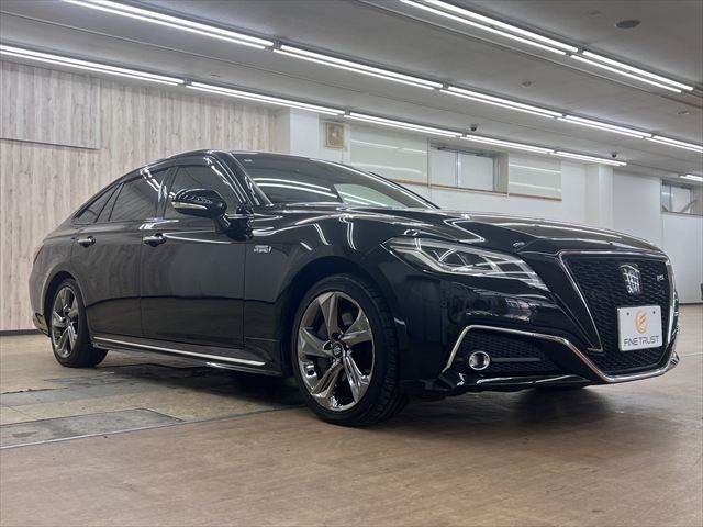 CROWN sedan hybrid