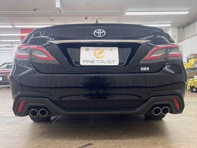 CROWN sedan hybrid