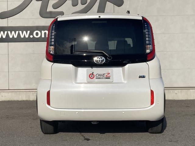 SIENTA HYBRID