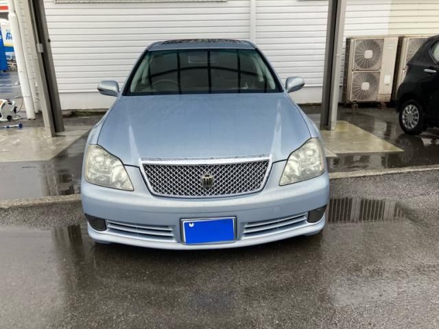 CROWN sedan