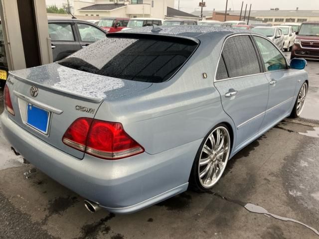 CROWN sedan