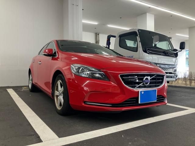 VOLVO V40