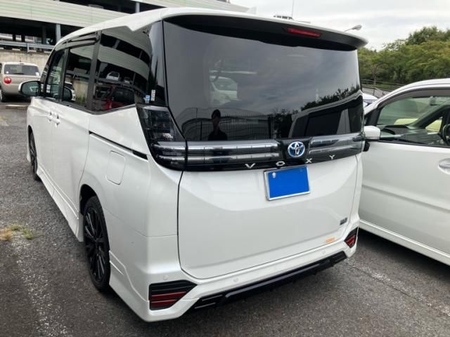VOXY HYBRID