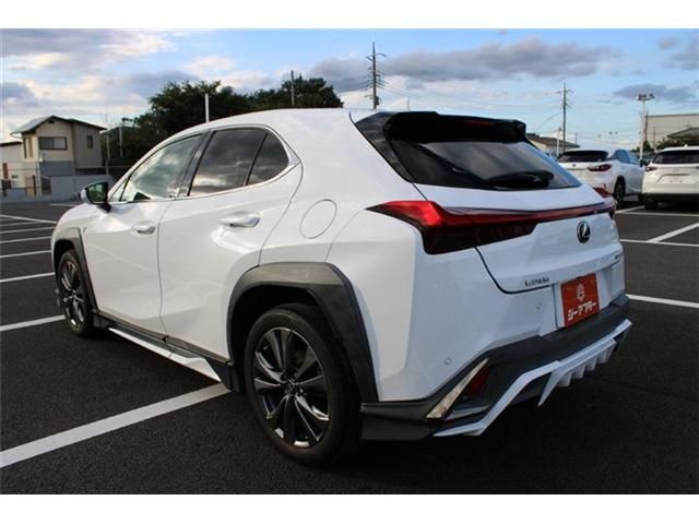 LEXUS UX200