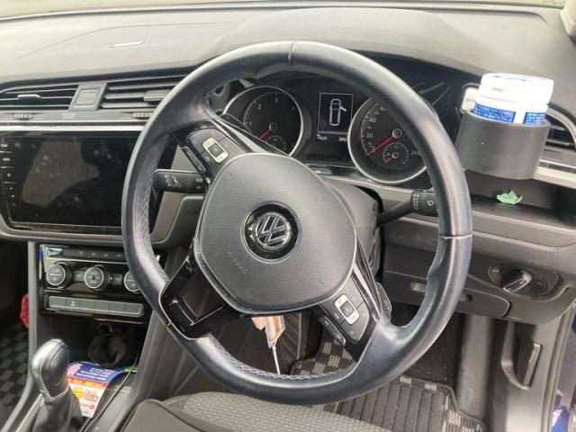 VOLKSWAGEN GOLF TOURAN