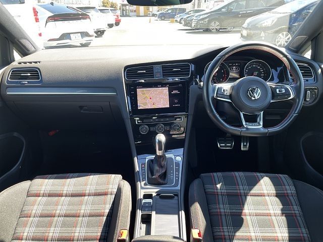 VOLKSWAGEN GOLF GTI