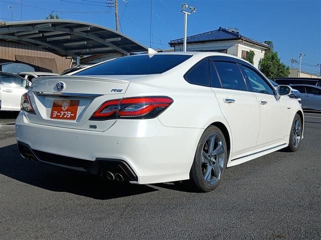 CROWN sedan hybrid