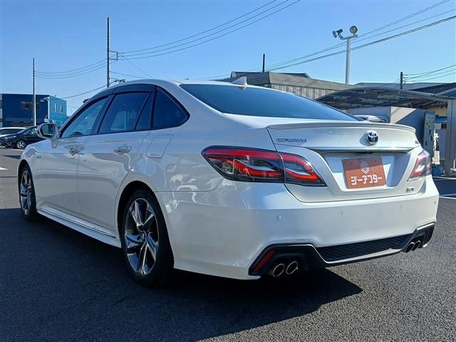 CROWN sedan hybrid