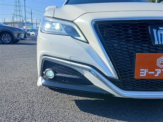 CROWN sedan hybrid
