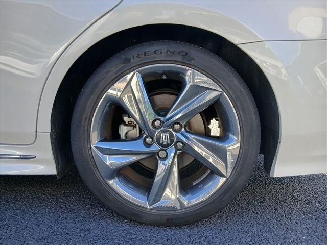 CROWN sedan hybrid