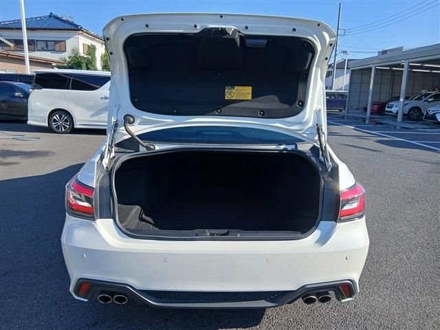 CROWN sedan hybrid