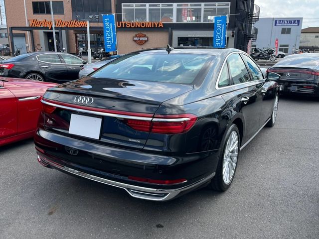 AUDI A8