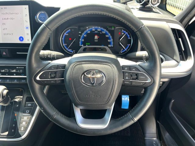 VOXY HYBRID