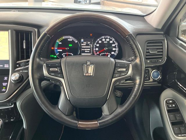 CROWN sedan hybrid