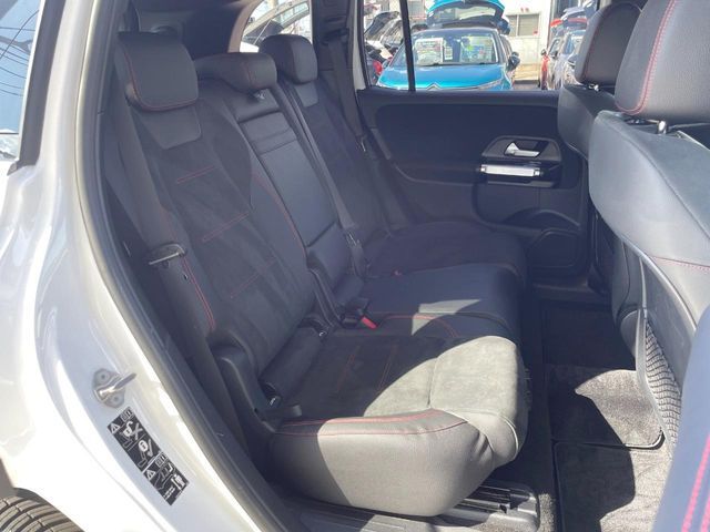 MERCEDES BENZ GLB