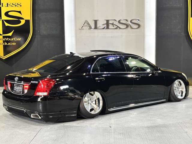 CROWN MAJESTA