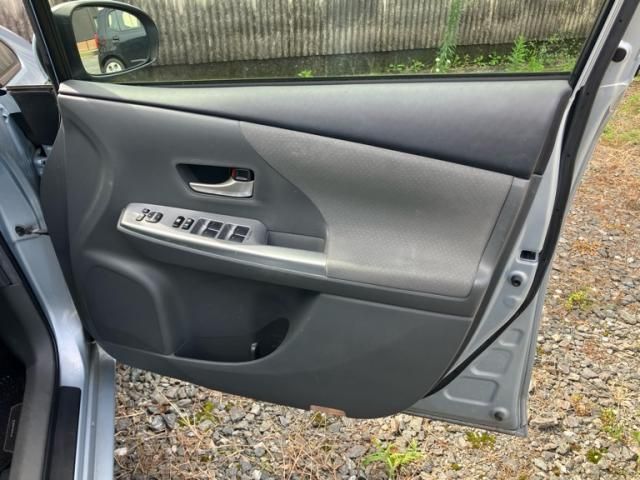 PRIUS Alpha