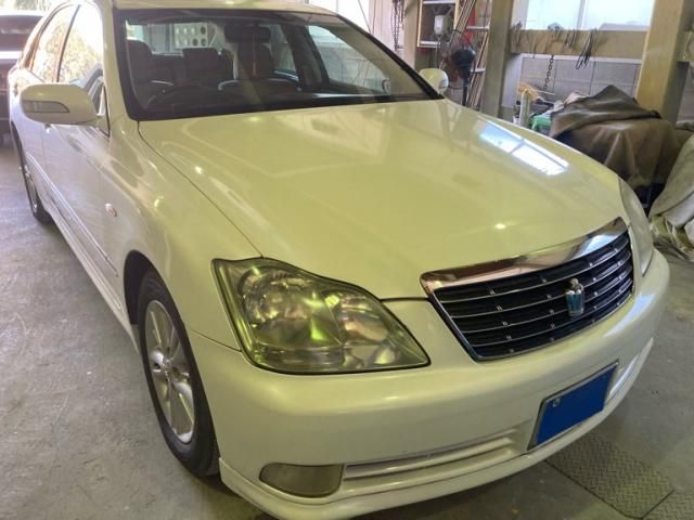 CROWN sedan