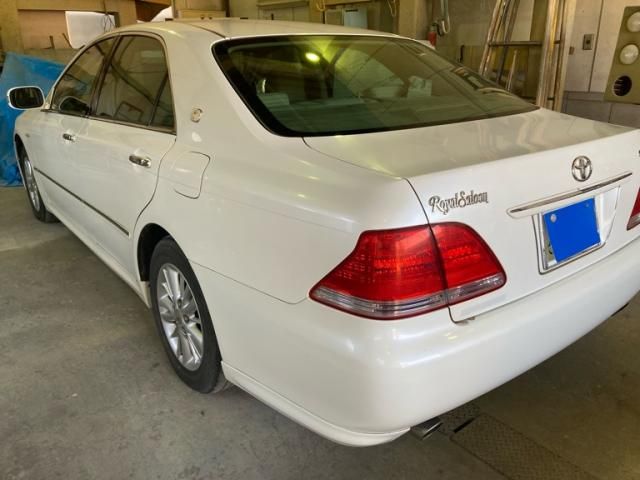 CROWN sedan